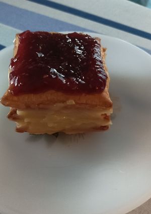 Une photo de Millefeuille citron framboise