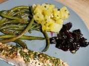 Une photo de haricots verts ail et persil