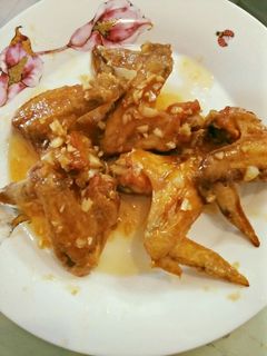Hình của món Cánh gà sốt mắm tỏi.
