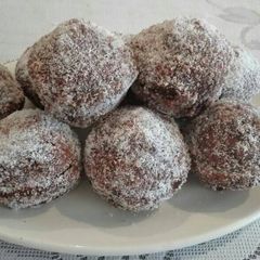 Round lamingtons A picture of Round lamingtons.