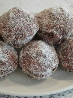 A picture of Round lamingtons.