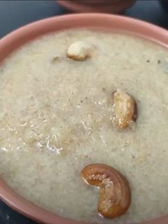 கோதுமை ரவை பாயாசம் (Kothumai ravai payasam recipe in tamil) செய்முறை முக்கிய புகைப்படம்