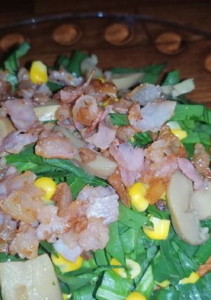 Una foto de Ensalada de espinacas con tocino