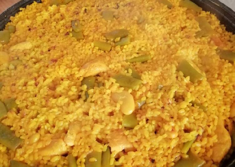 Paella de pollo y verdura