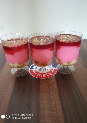 A picture of Strawberry custard pudding.