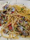 Linguine con Vongole Verace, Zafferano e Pomodorini Freschi