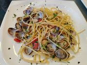 Una foto di linguine allo zafferano