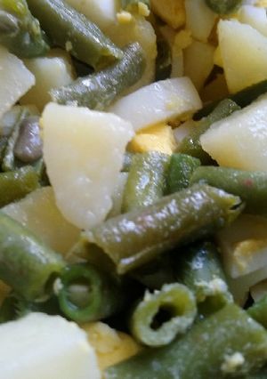 Una foto de Ensalada de chauchas, papas y huevo