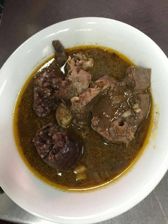 Una foto de Caldo de manguera o caldo de salchicha