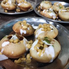 Dahi Puchke A picture of Dahi Puchke.