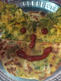 मूली के पत्तो का पराठा(mooli ke patto ka paratha recipe in hindi) रेसिपी मुख्य फोटो