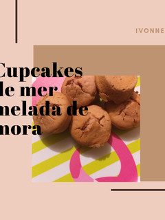 Una foto de Cupcakes de mermelada de mora