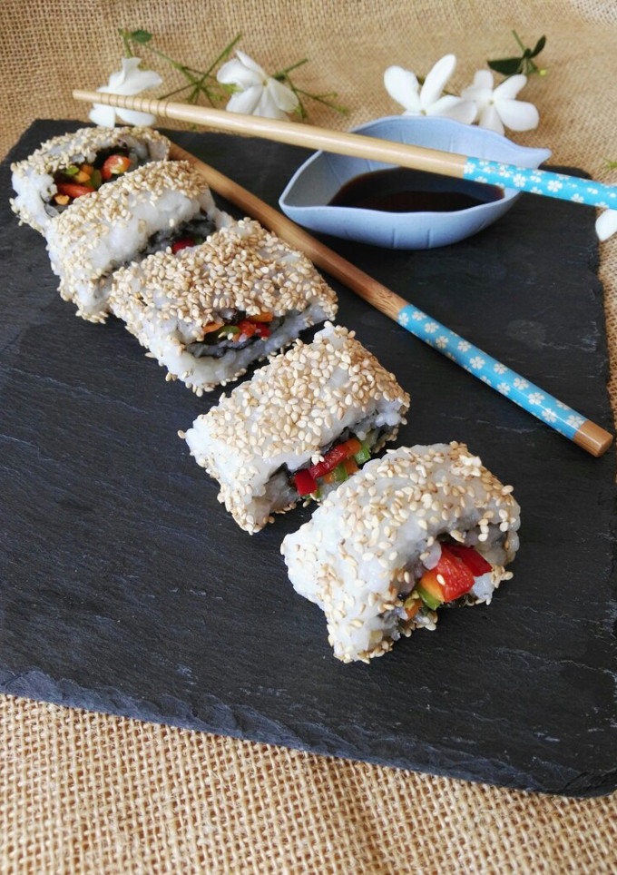 Una foto de Uramaki vegano