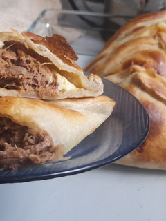 Una foto de Empanadas de mechada-queso