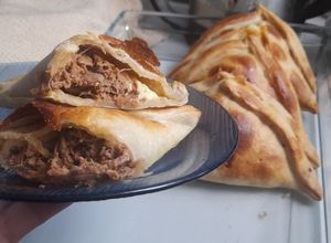 Una foto de Empanadas de mechada-queso