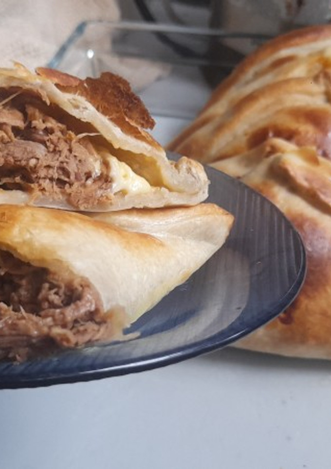 Una foto de Empanadas de mechada-queso