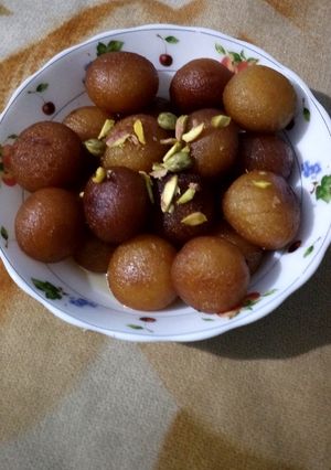 A picture of Gulab jamun.