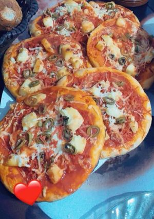 صورة لوصفة 😋 ميني بيتزا بزاف بنينة مع إقبال 😋