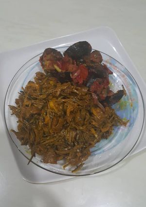 A picture of Ugba with snails.