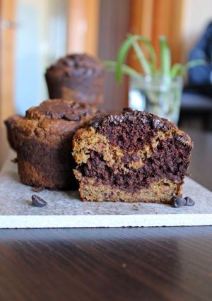 Una foto de Muffins marmolados de cacao y calabaza