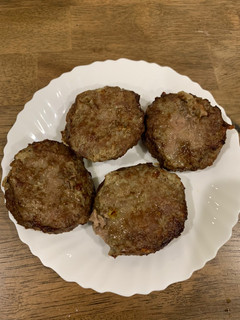 氣炸市售漢堡肉 的食譜成品照片