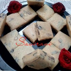 A picture of Rose petals Burfi.