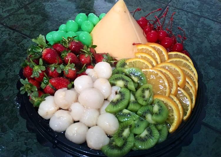 Tumpeng Puding Buah Simple