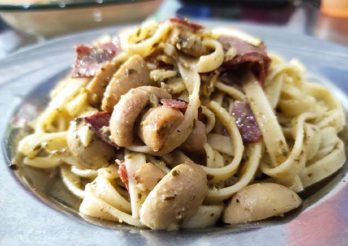 Fettucini Aglio Olio Basil Pesto