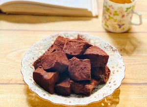 Hình của món Bánh Mochi Sắn Dây Cacao.