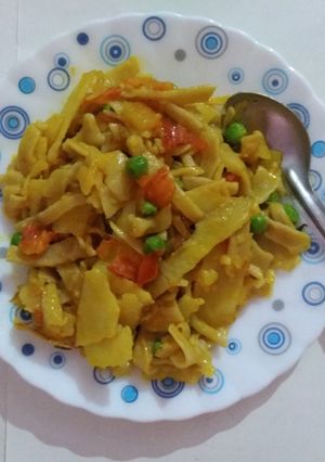 होममेड आटा नूडल्स (Homemade aata noodles recipe in Hindi) रेसिपी मुख्य फोटो