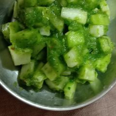 A picture of Green chutney salad.