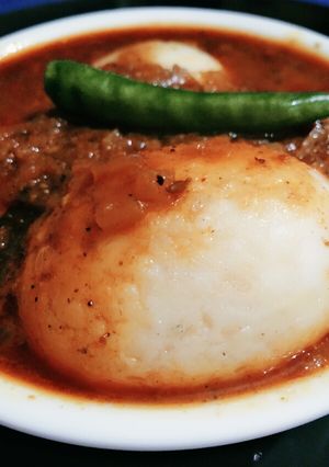 A picture of Egg curry.