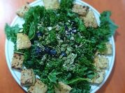 Una foto de tofu en ensalada