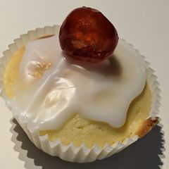 A picture of Gluten free fairy cakes.