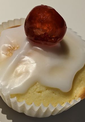 A picture of Gluten free fairy cakes.