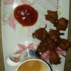 Piaz pakoray A picture of Piaz pakoray.