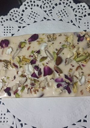 રસમલાઇ ચોકલેટ બાર (Rasmalai Chocolate Bar Recipe In Gujarati) રેસીપી મુખ્ય ફોટો