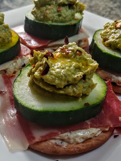 Una foto de TAPITAS con 🥒Pepino...!