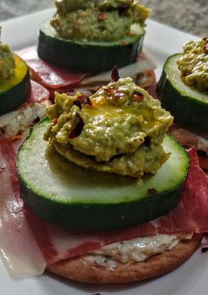 Una foto de TAPITAS con 🥒Pepino...!