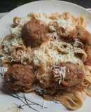 Fideos con albóndigas