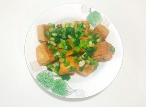 Hình của món Đậu phụ chiên tẩm hành 🌱.