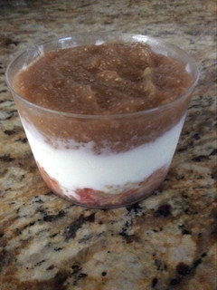 Una foto de Helado de danone con brevas