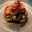 Verduras a la parrila con jamón ibérico y salsa mojo picante
