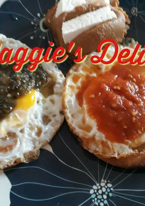 A picture of Huevos Divorciados.