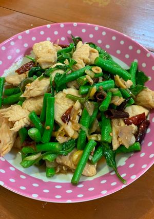 รูปของ อกไก่ผัดพริกแห้ง