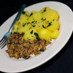 Garnish boild potato with egg sauce A picture of Garnish boild potato with egg sauce.