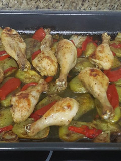 Una foto de Pollo al horno con patatas