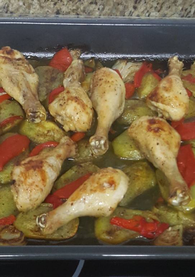 Una foto de Pollo al horno con patatas