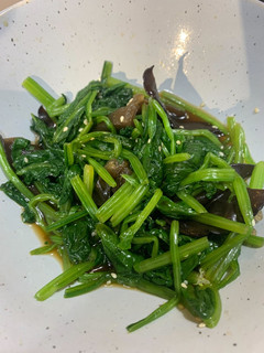 涼拌木耳菠菜|五辛素食 的食譜成品照片