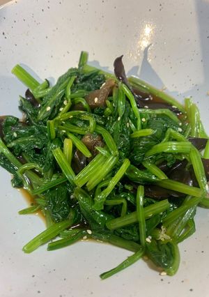 涼拌木耳菠菜｜五辛素食 的食譜成品照片
